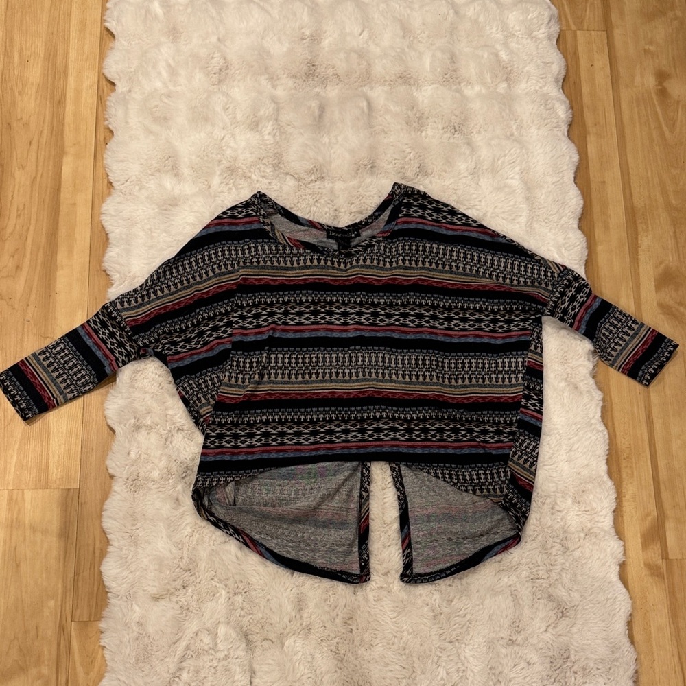 Tribal Hi-Low Cropped Sleeved Top